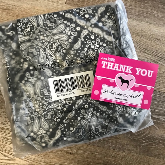 💕VS PINK BLACK & WHITE PAISLEY BANDANA MINI PACK - Picture 8 of 8